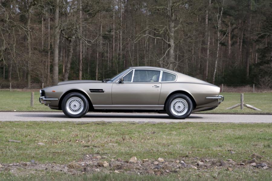  Aston Martin V8 (Series III) 1973 года  (WW) (фото 1 из 4)